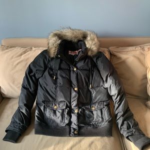Juicy Couture puffed jacked almost new, worn once.